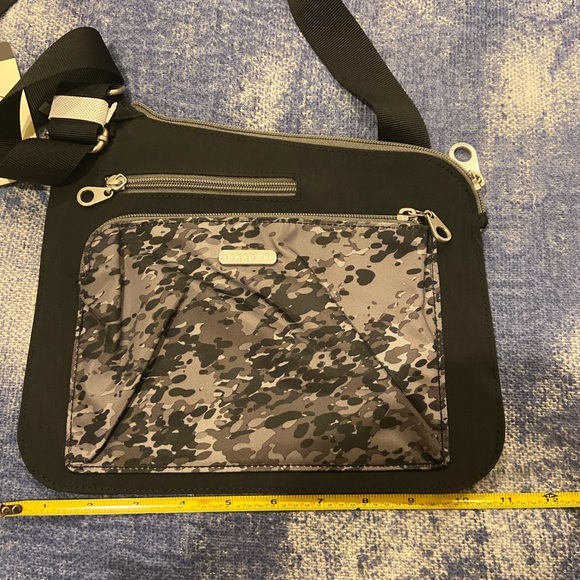 Baggallini - Picture 5 of 8